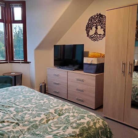Carvetii - Mayhaven House - Tranquil Cul-De-Sac - 2 Bedrooms, Sleeps 4 Guests 邓弗姆林 外观 照片