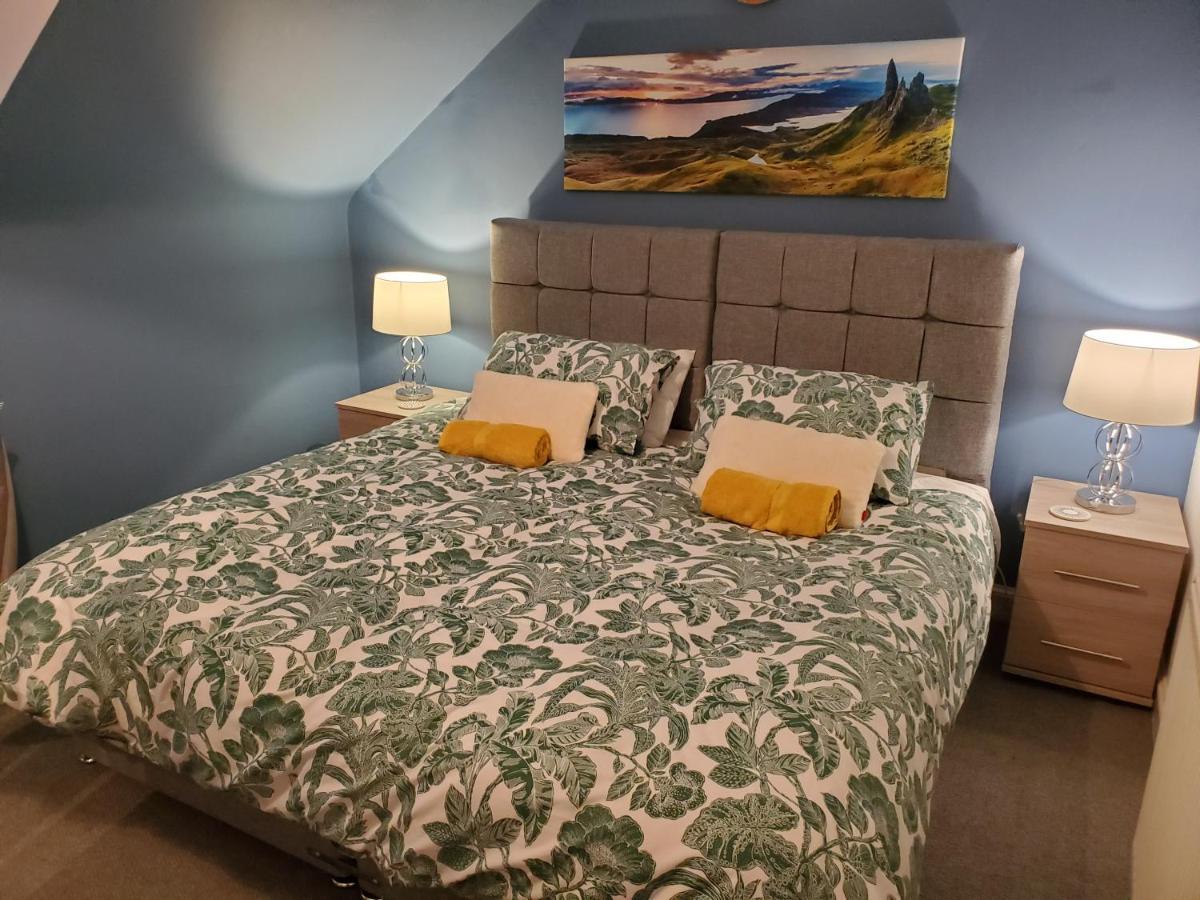 Carvetii - Mayhaven House - Tranquil Cul-De-Sac - 2 Bedrooms, Sleeps 4 Guests 邓弗姆林 外观 照片
