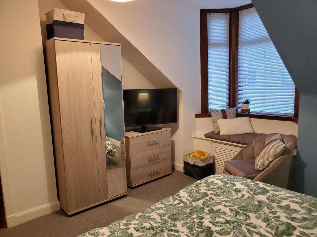Carvetii - Mayhaven House - Tranquil Cul-De-Sac - 2 Bedrooms, Sleeps 4 Guests 邓弗姆林 外观 照片